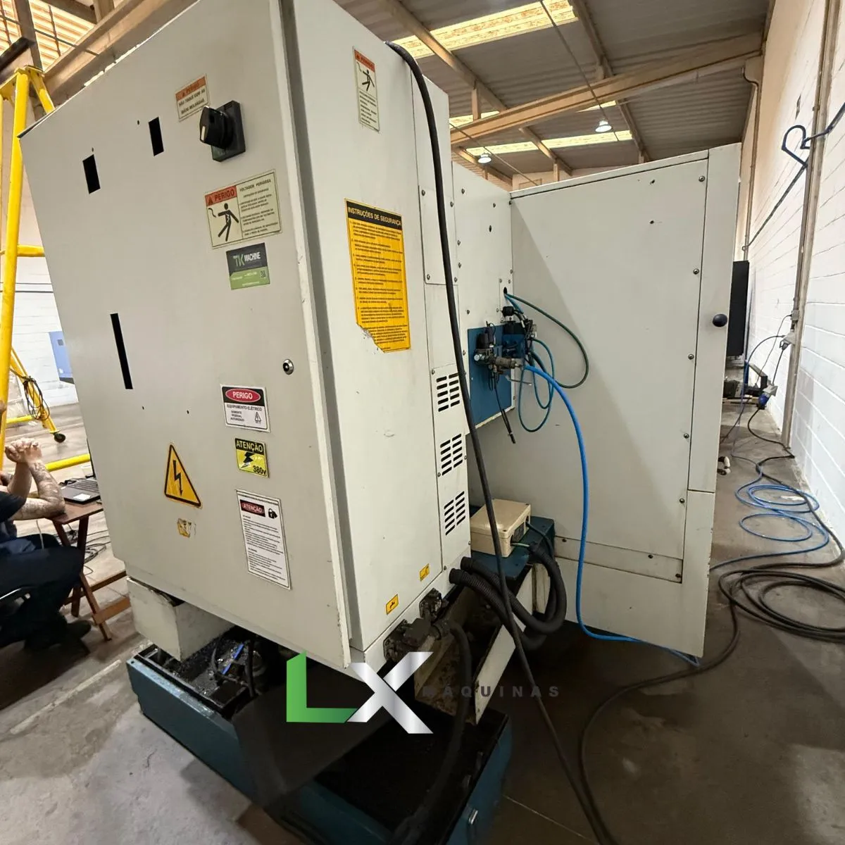 CENTRO DE USINAGEM ROMI BRIDGEPORT D760 – SIEMENS – ANO 2001 – LX