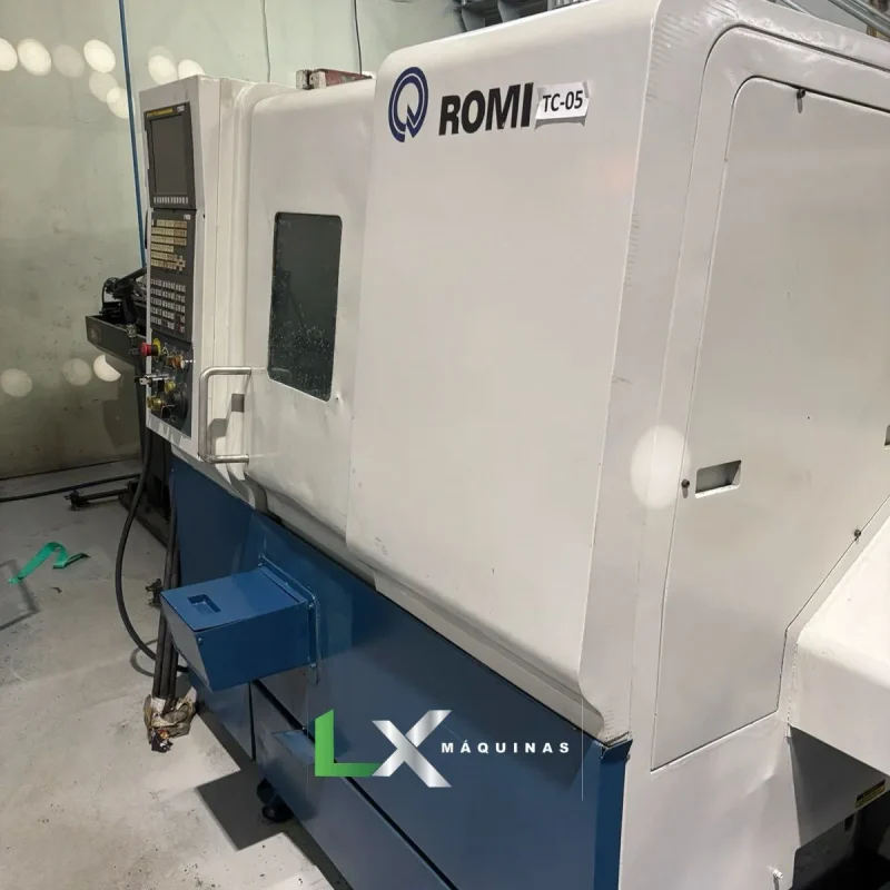 CENTRO DE TORNEAMENTO ROMI GL-240M - FANUC OI - ANO 2011- COM TRANSPORTADOR DE CAVACOS (7)