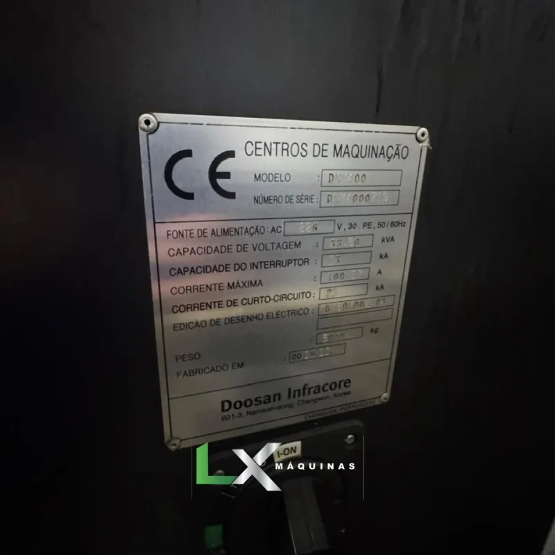 CENTRO DE USINAGEM DOOSAN DNM 400 -FANUC -2010 (1)