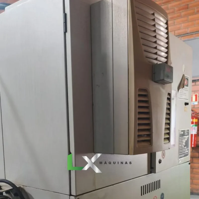 CENTRO DE USINAGEM E FURAÇÃO ROMI VTC30A – 2004 (1)