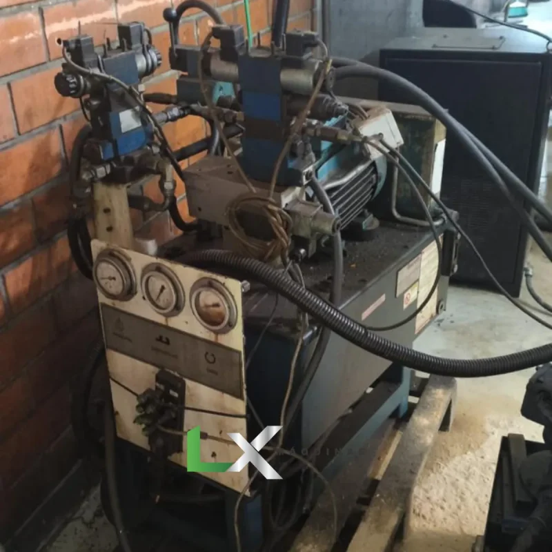 CENTRO DE USINAGEM E FURAÇÃO ROMI VTC30A – 2004 (9)