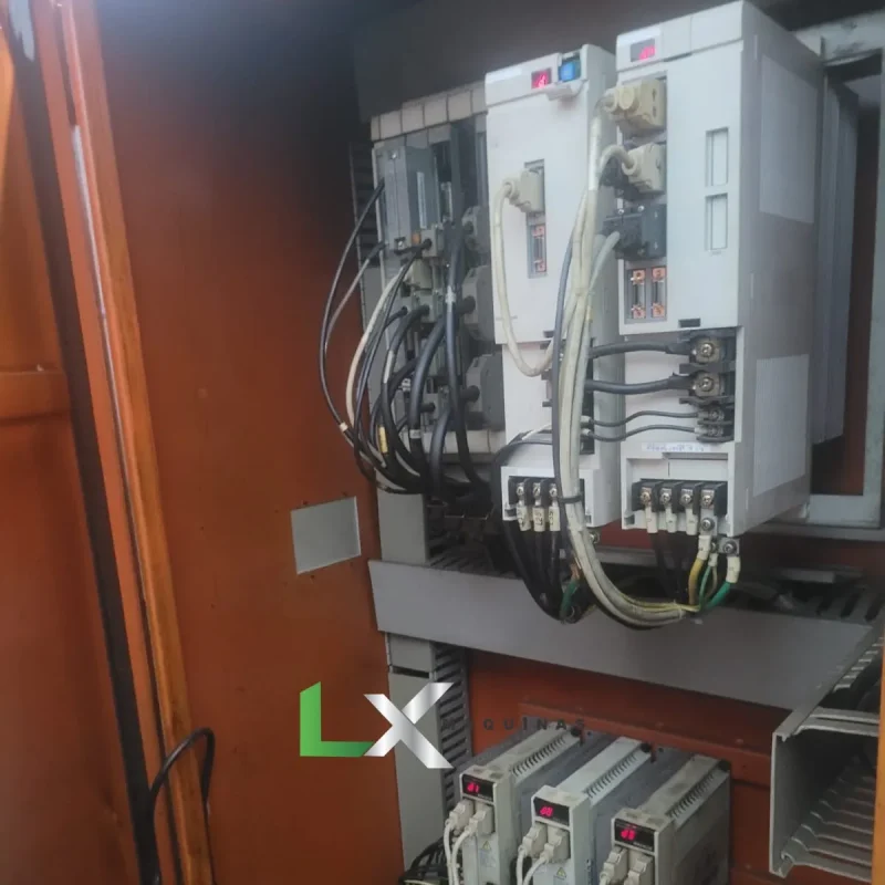 CENTRO DE USINAGEM FEELER FV1000 - ANO 1997 (3)