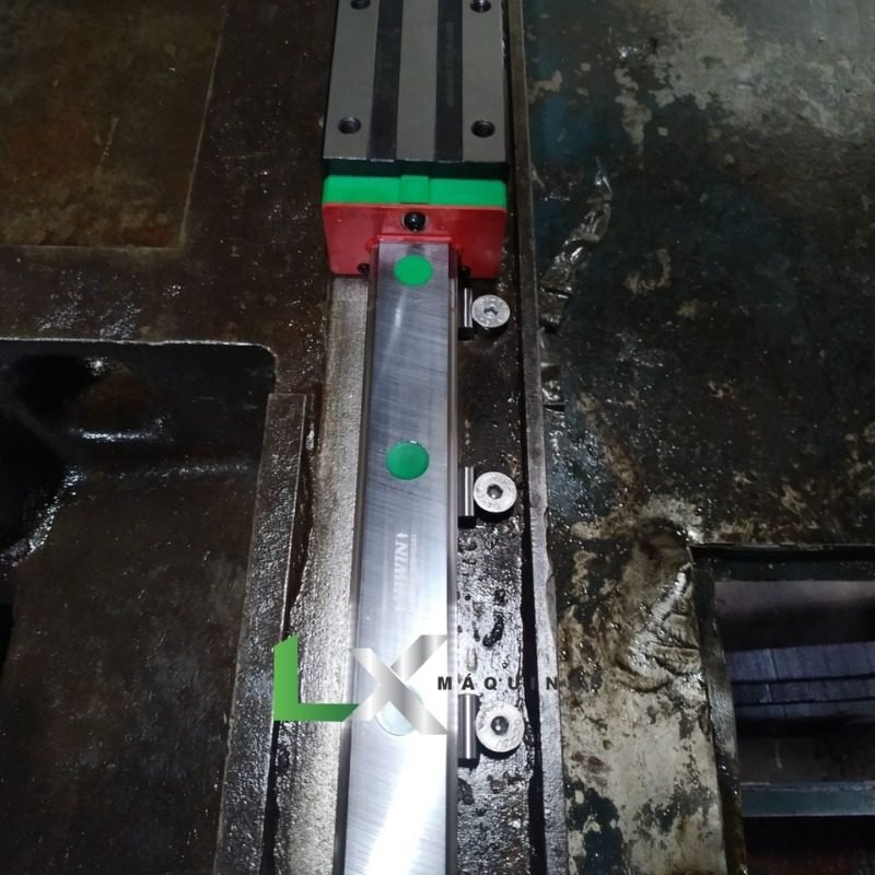 CENTRO DE USINAGEM FEELER FV1000A - 2005 - Z 708MM (5)