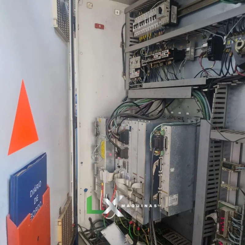 CENTRO DE USINAGEM ROMI BRIDGEPORT D760 - SIEMENS - 2002 (4)