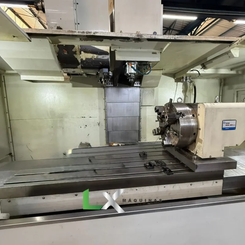 CENTRO DE USINAGEM ROMI D1500 COM 4 EIXO SIEMENS - ANO 2011 (9)