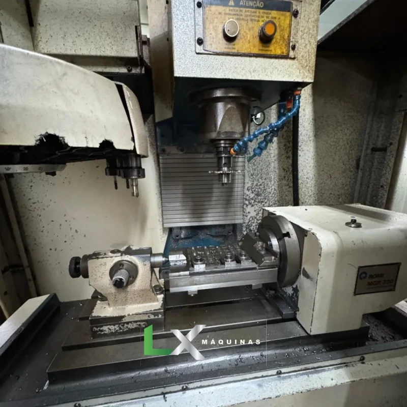CENTRO DE USINAGEM ROMI DISCOVERY 4022 - MACH 9- ANO 1999 (3)