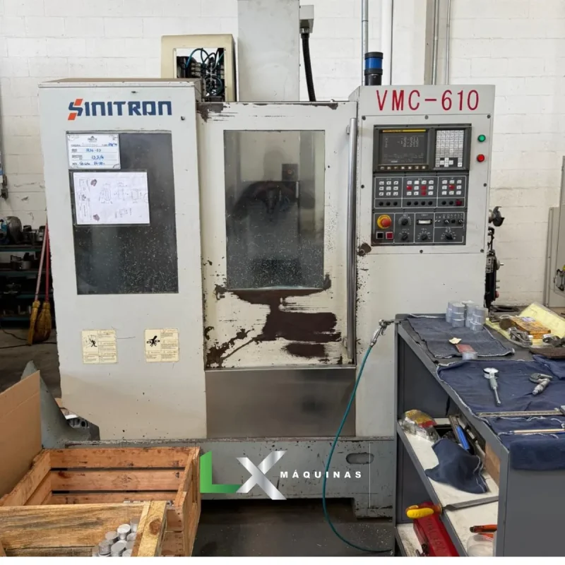 CENTRO DE USINAGEM SINITRON VMC610 - FANUC - ANO 2004 (8)