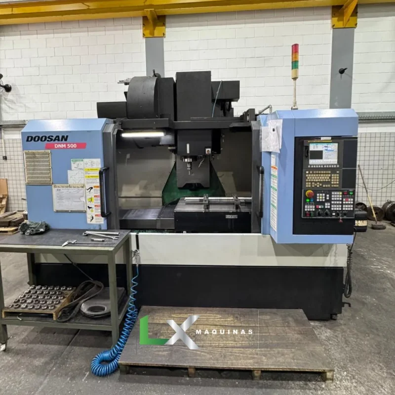 CENTRO DE USINAGEM VERTICAL DOOSAN DNM 500 - FANUC - 2013 (2)