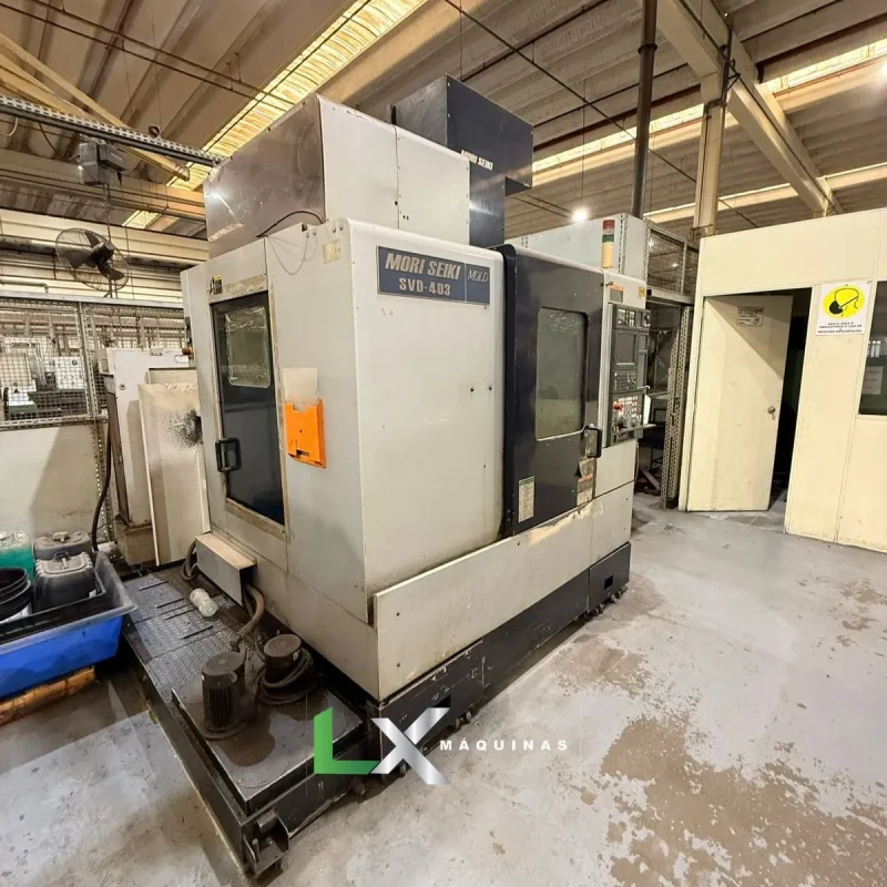 CENTRO DE USINAGEM VERTICAL MORI SEIKI SVD403 - 600 X 430 X 460 MM - ANO 2001 (3)