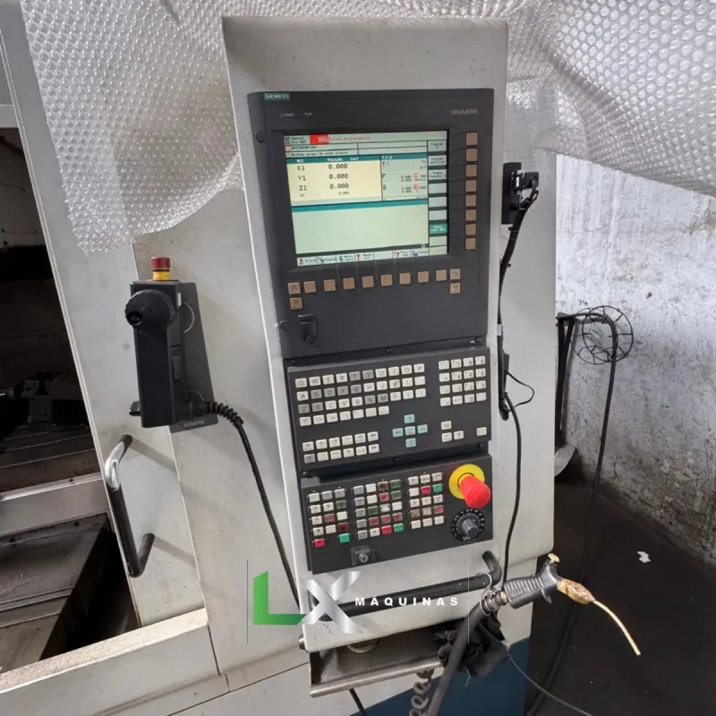 CENTRO DE USINAGEM VERTICAL ROMI 1250 COM 4º EIXO - ANO 2006 (2)