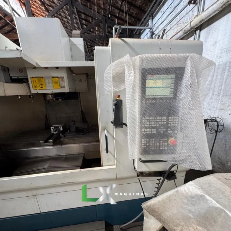 CENTRO DE USINAGEM VERTICAL ROMI 1250 COM 4º EIXO - ANO 2006 (3)