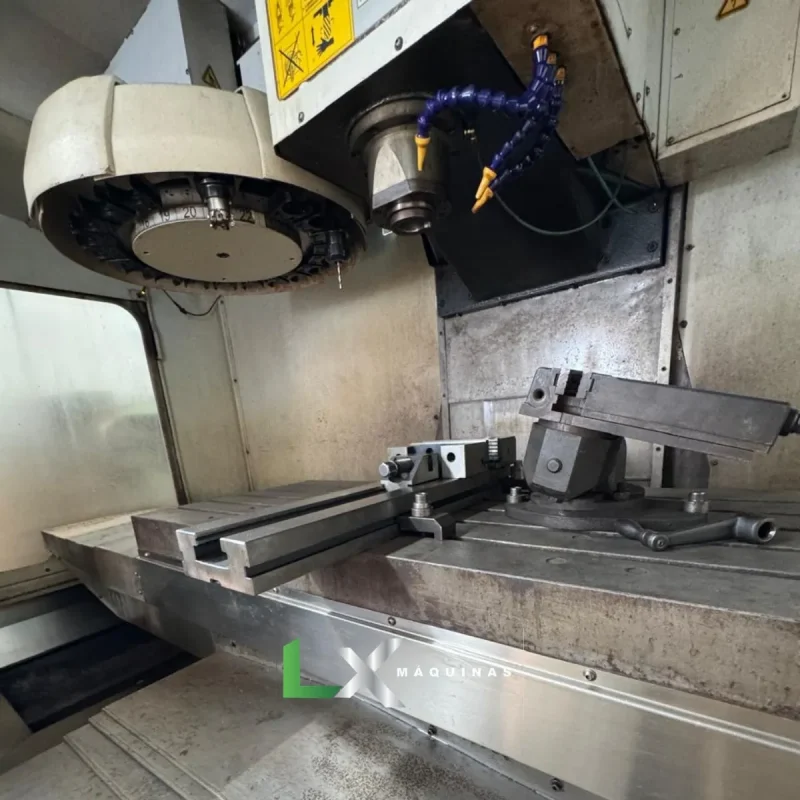 CENTRO DE USINAGEM VERTICAL ROMI 1250 COM 4º EIXO - ANO 2006 (4)