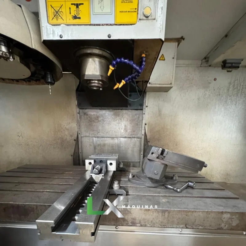 CENTRO DE USINAGEM VERTICAL ROMI 1250 COM 4º EIXO - ANO 2006 (5)