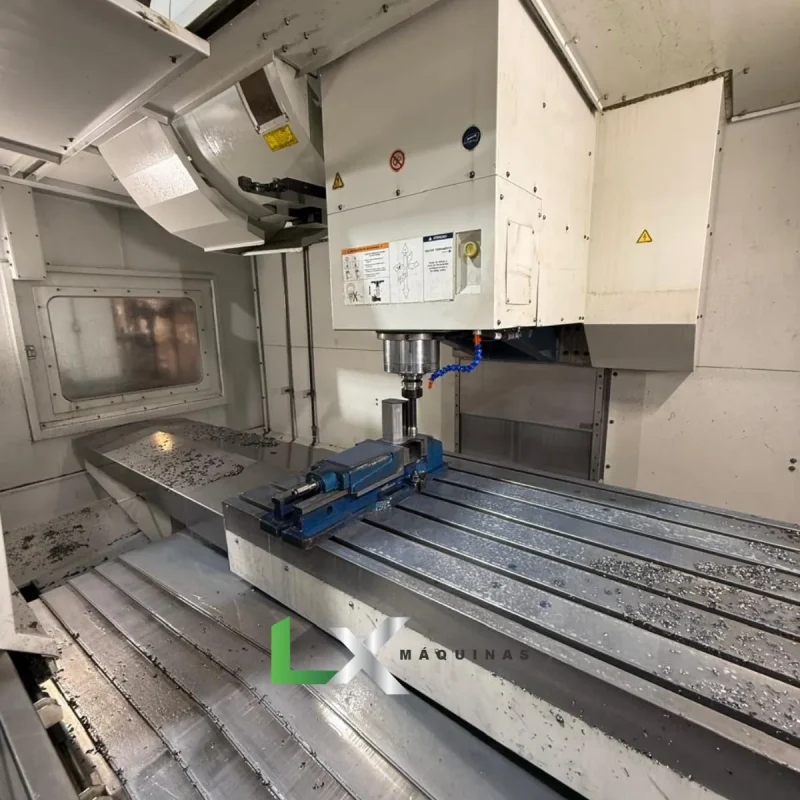 CENTRO DE USINAGEM VERTICAL ROMI D1500 SIEMENS 828D COM 4 EIXO - ANO 2022 (2)