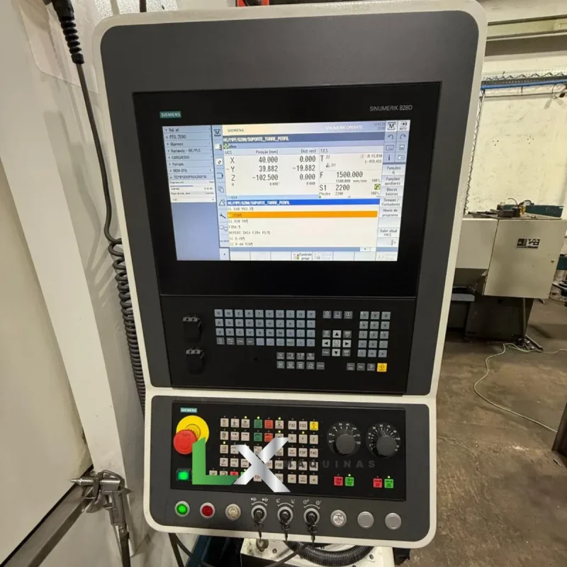 CENTRO DE USINAGEM VERTICAL ROMI D1500 SIEMENS 828D COM 4 EIXO - ANO 2022 (3)