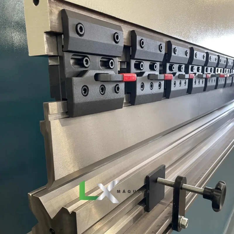 DOBRADEIRA HIDRAULICA CALVI PVC 4.000 MM X 200 TON (2)_11zon