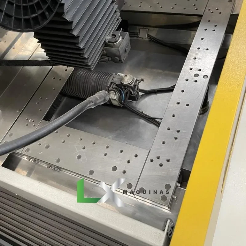ELETROEROSAO A FIO FANUC ROBOCUT a C600ia com 1500 hrs de uso (4)