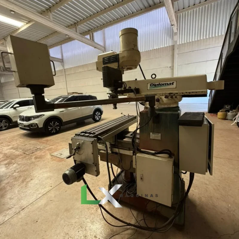 FRESADORA FERRAMENTEIRA DIPLOMAT FVF 2500 - ISO 40 - COM DIGITAL, AUTOMÁTICO E INVERSO (1)