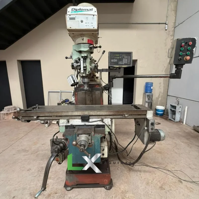 FRESADORA FERRAMENTEIRA DIPLOMAT FVF 2500 - ISO 40 - COM DIGITAL, AUTOMÁTICO E INVERSOR (1