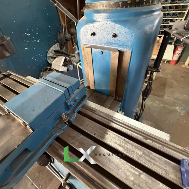 FRESADORA FERRAMENTEIRA KONDIA ISO 30 COM INVERSOR DE FREQUÊNCIA (1)