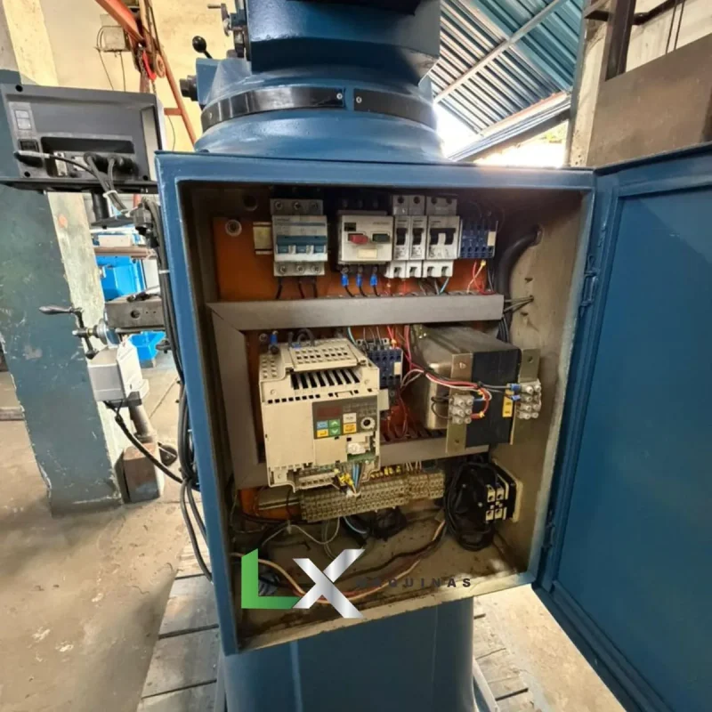 FRESADORA FERRAMENTEIRA KONDIA ISO 30 COM INVERSOR DE FREQUÊNCIA (6)