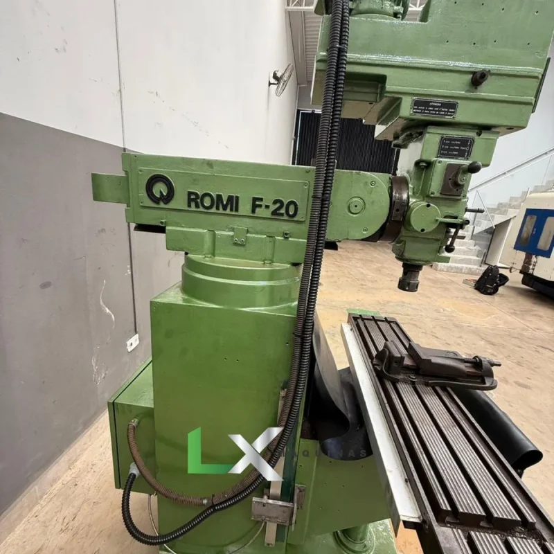 FRESADORA FERRAMENTEIRA ROMI F20 COM INVERSOR + DIGITAL NOS 03 EIXOS (4)_11zon