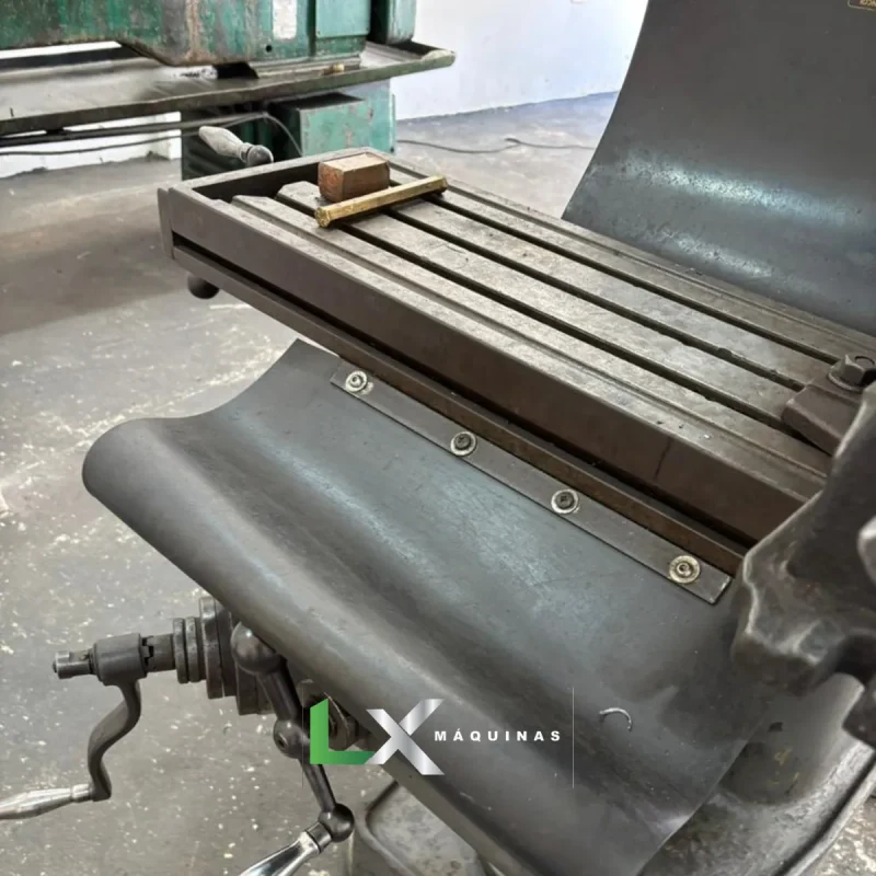 FRESADORA FERRAMENTEIRA ZEMA FFR 250 - COM INVERSOR (4)