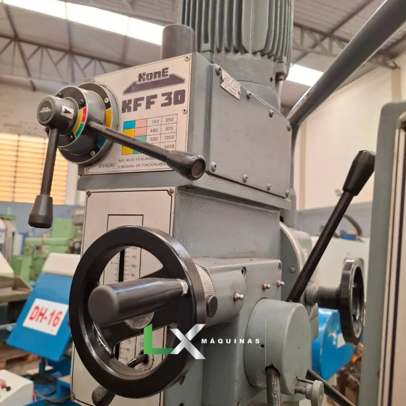 FURADEIRA FRESADORA KONE KFF-30 - COM AVANÇO AUTOMÁTICO ENGRENADO NA MESA (4)