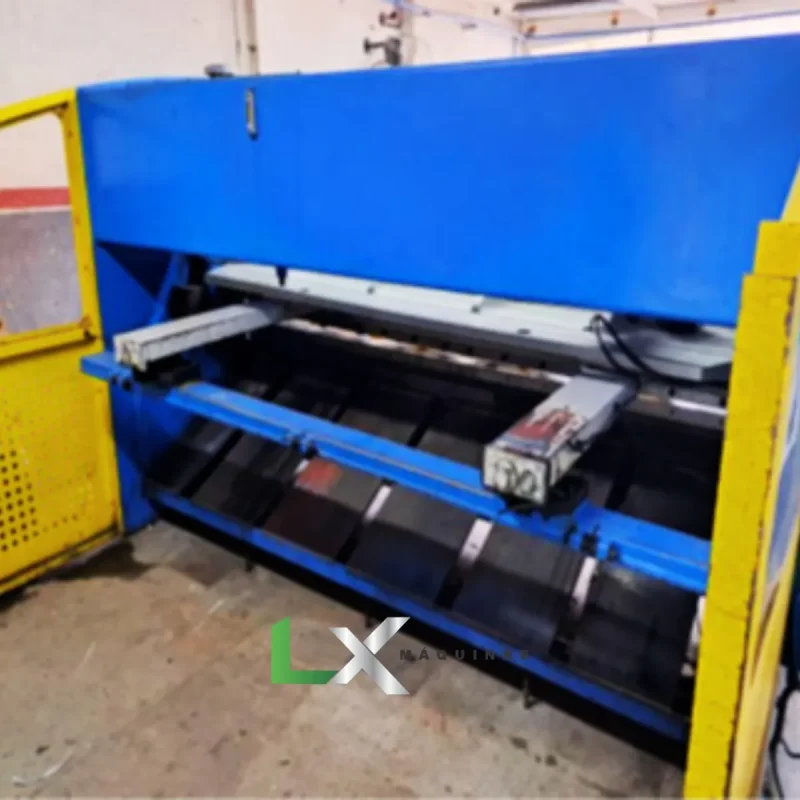 GUILHOTINA HIDRAULICA CN GASPARINI LGSK 3008 - 8 X 3000MM - ANO 2012 (2)