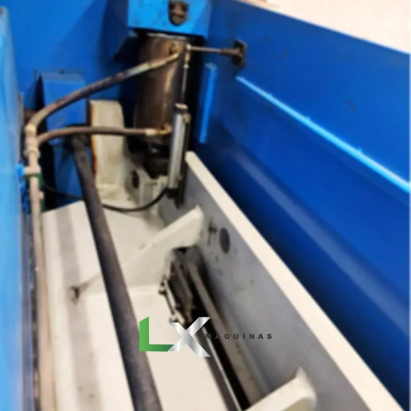 GUILHOTINA HIDRAULICA CN GASPARINI LGSK 3008 - 8 X 3000MM - ANO 2012 (4)