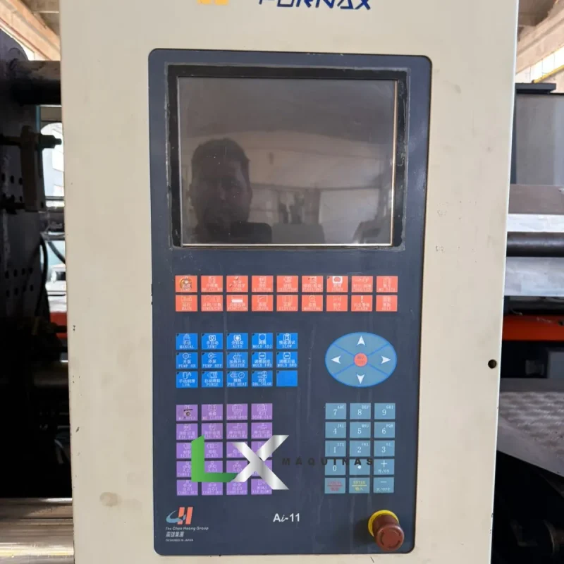 INJETORA DE PLASTICO FURNAX EM800M5 - 800 TON - ANO 2010 (4)