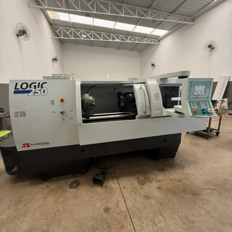 TORNO CNC NARDINI LOGIC 500 X 1000 MM - ANO 2008 COM TRANSPORTADOR DE CAVACOS (2)