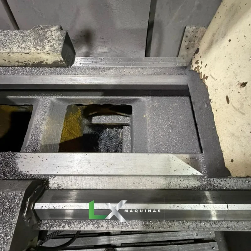 TORNO MECÂNICO CLEVER L44120 - 1100 X 3000 MM - ANO 2010 (5)